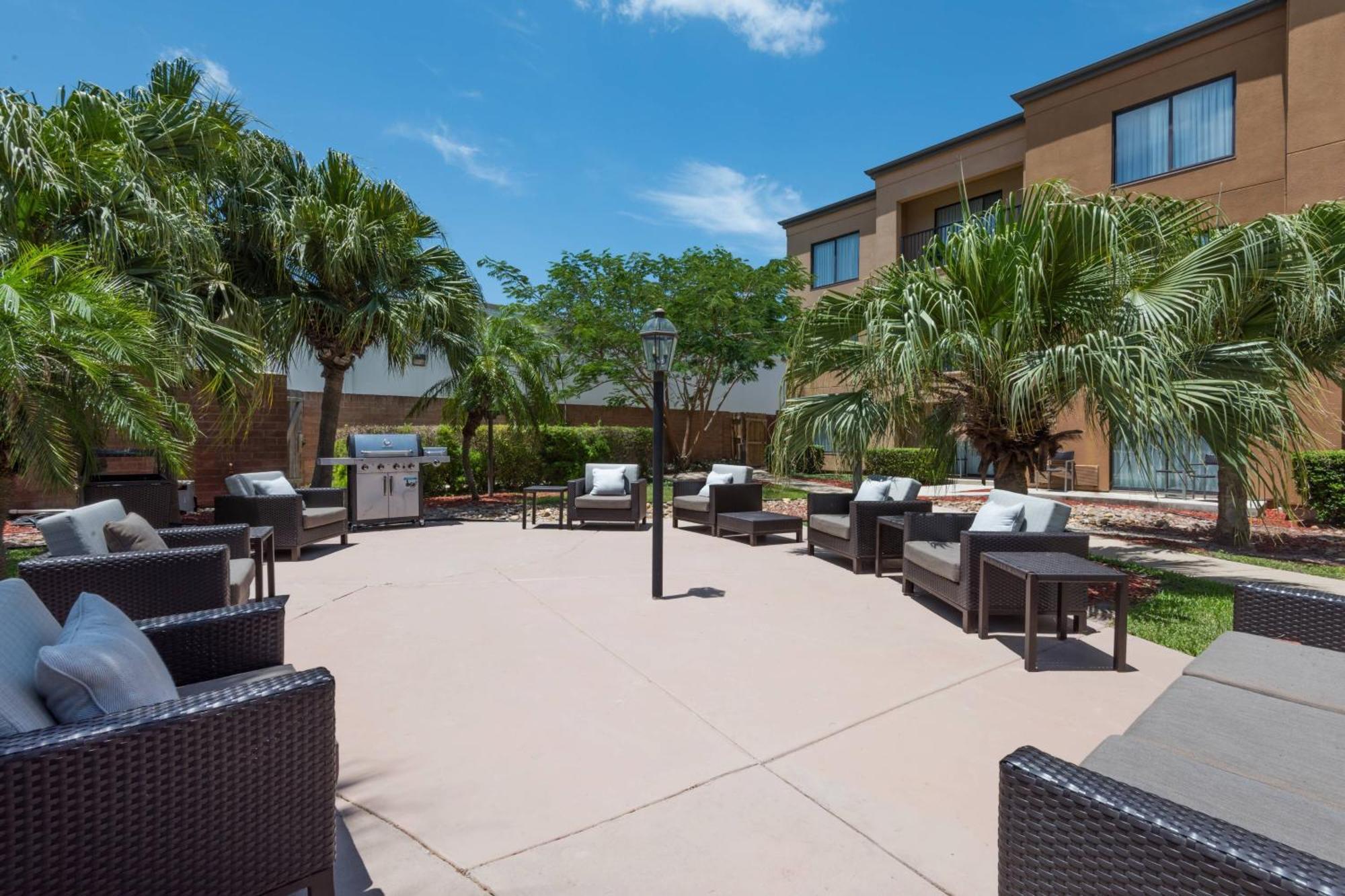 Courtyard Hotel 3*